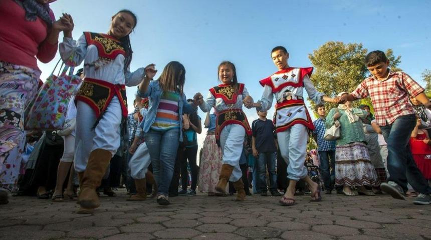 "23. Uluslararası Ak&ccedil;aabat M&uuml;zik Ve Halk Oyunları Festivali" Başladı