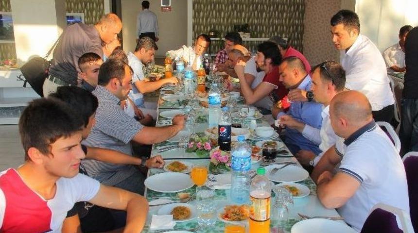 Şehzadeler&rsquo;den Yemek