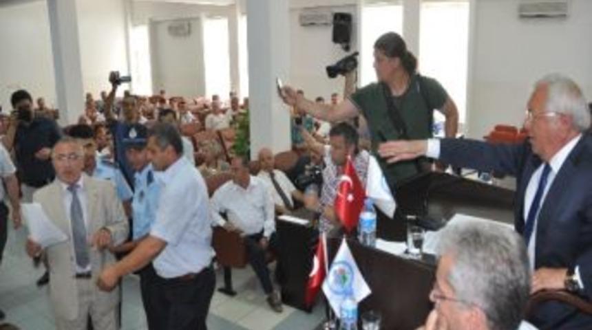 Ereğli Belediye Meclisi Toplantısında Arbede