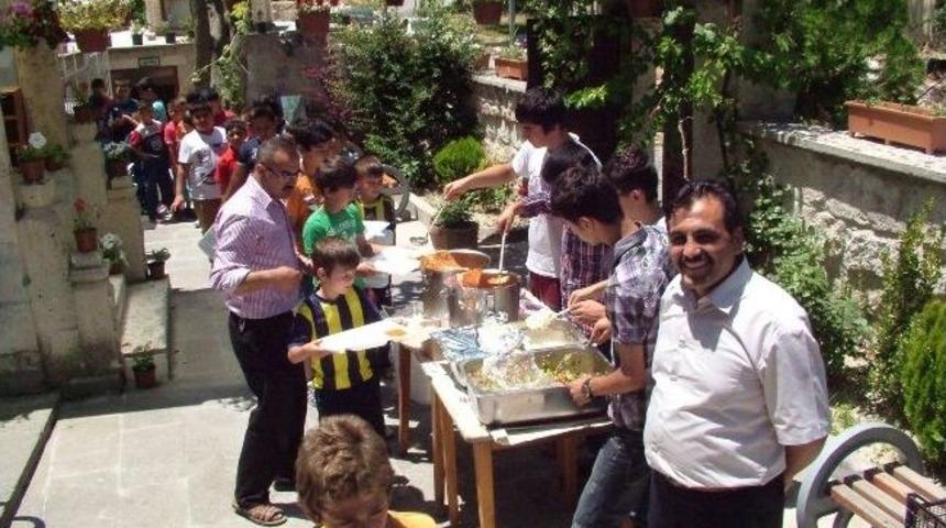 Yaz Kuran Kursu&rsquo;na Katılan &Ouml;ğrenciler Yemekte Buluştu