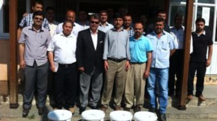 Hassa&rsquo;da Camilere Boya Dağıtıldı