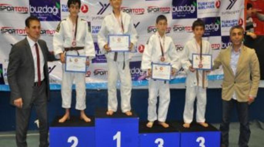 B&uuml;y&uuml;kşehirli Judocular Balkan Şampiyonasında