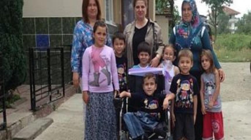 Başkan Bayram&rsquo;ın Eşinden Tekerlekli Sandalye