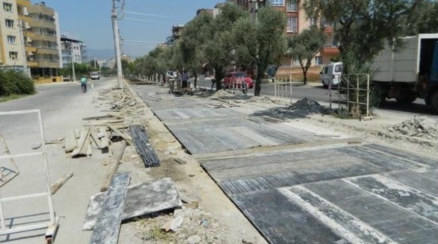 &Ouml;demiş'te Dere &Uuml;st&uuml; Yeşil Alan Ve Y&uuml;r&uuml;y&uuml;ş Yolu