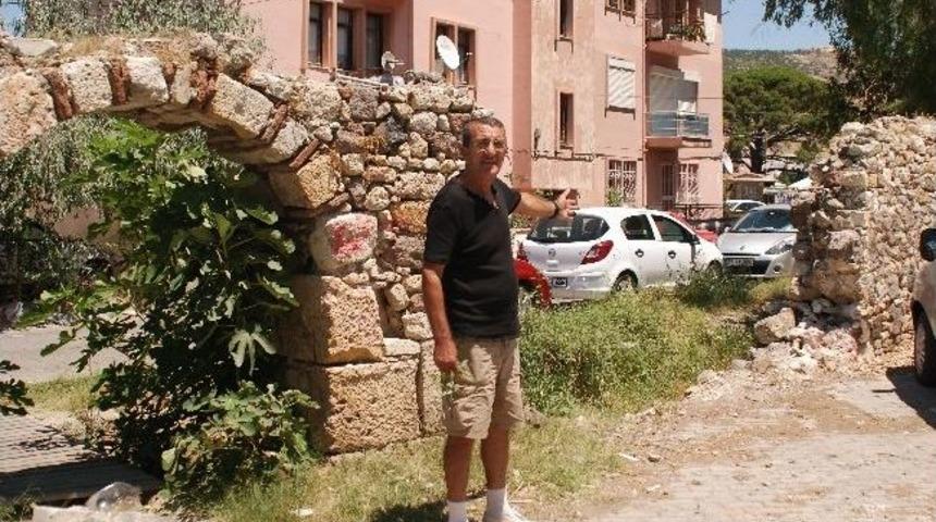 (&ouml;zel Haber) Fo&ccedil;a'da Tarihi Su Kemerleri Yok Oluyor