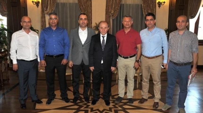 Masiad Ve Konyalılar Derneği Y&ouml;neticilerinden Vali &Ouml;zt&uuml;rk'&uuml; Ziyaret Etti