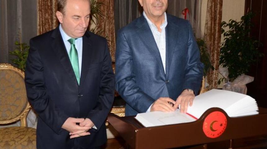 Bakan Eker, Antalya Valisi &Ouml;zt&uuml;rk&rsquo;&uuml; Ziyaret Etti