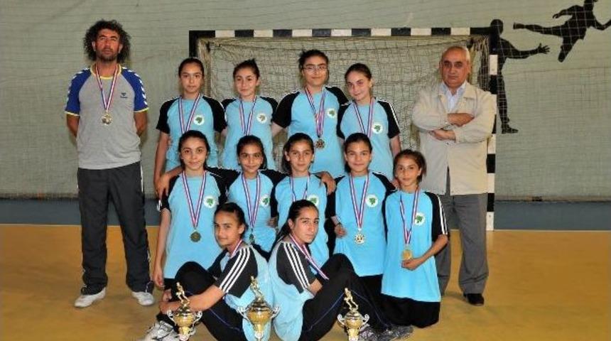 Mamak Belediyesi Spor Kul&uuml;b&uuml; Hentbol Takımı T&uuml;rkiye Şampiyonası Oldu