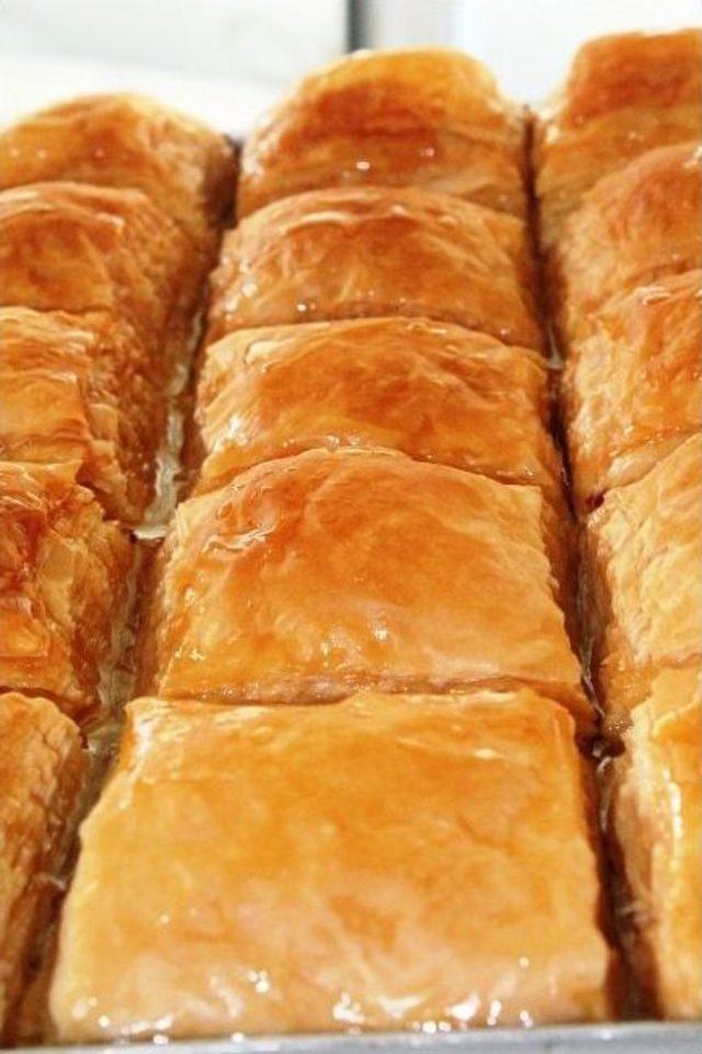 Adını Yöre İnsanından Alan Börek Görünümlü Tatlı: Laz Böreği 1