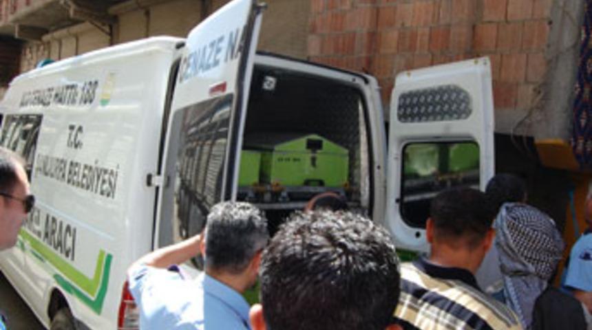 Kadının boğazını kesip kasayı soydular