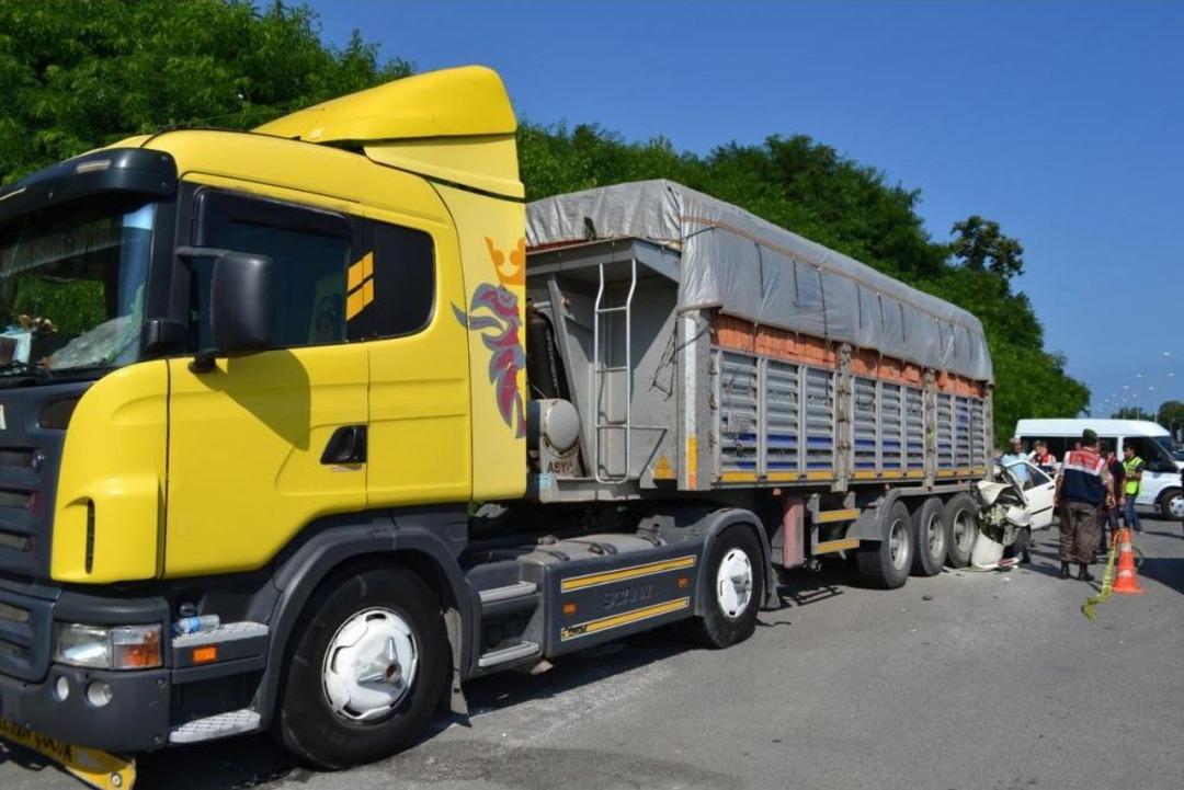 Cenaze Yolunda Kaza: 4 &Ouml;l&uuml;, 1 Yaralı