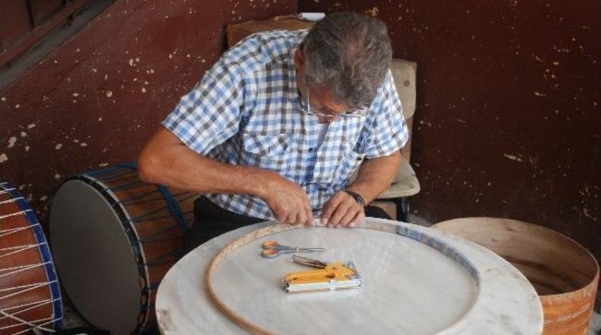 40 Yıldır Ramazan Davulu Yapıyor