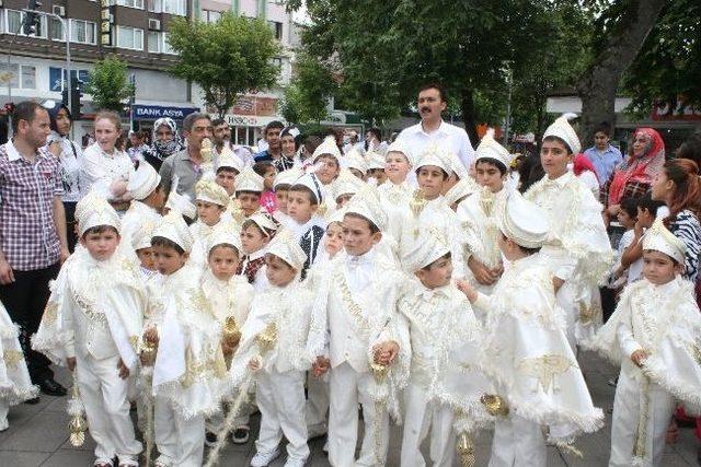 S&uuml;nnet &Ccedil;ocukları Mehter Ekibi İle Y&uuml;r&uuml;d&uuml; 1