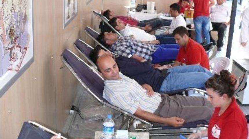 Mobil Kan Toplama Tırı &Ccedil;atalzeytin&rsquo;e Geldi