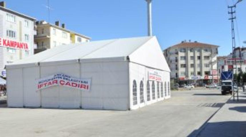 B&uuml;y&uuml;kşehir Belediyesi Sincan'da Iftar &Ccedil;adırı Kurdu