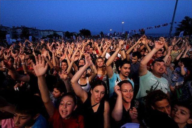 Karşıyaka Ramazanı Davul Şovla Karşılıyor