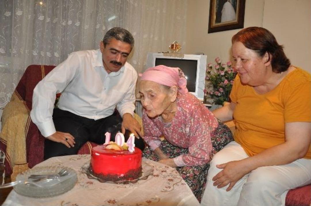 Asırlık Ninelerin Doğum G&uuml;n&uuml;n&uuml; Kutladı