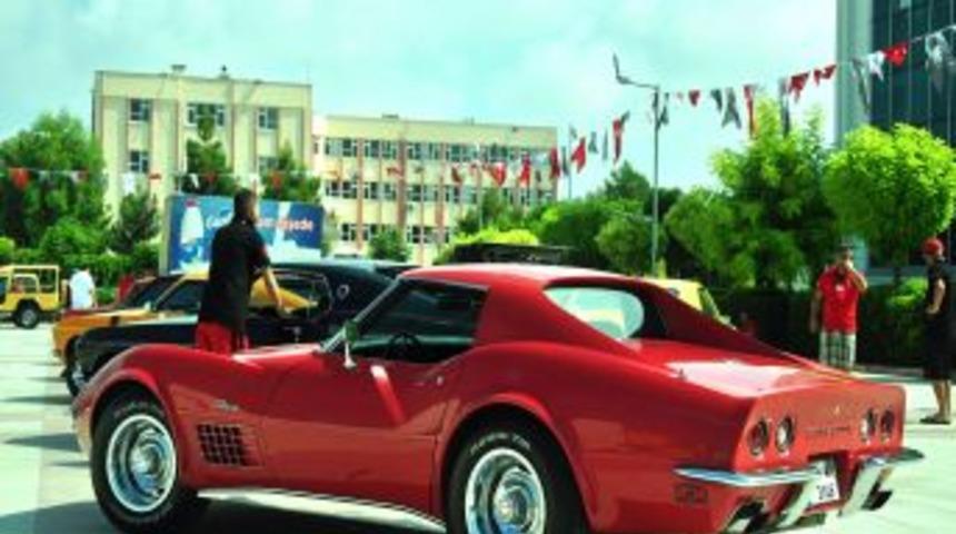 Klasik Otomobiller Ziyaret&ccedil;ilerini Bekliyor