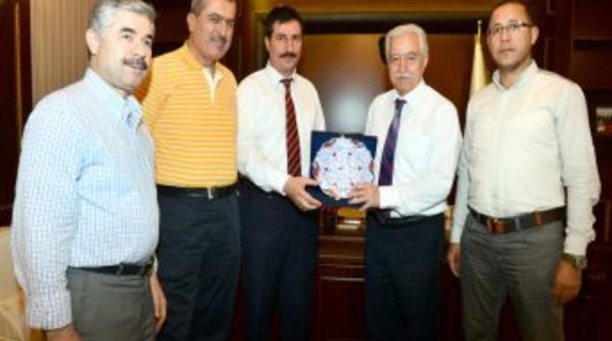 Kimse Yok Mu Derneği&rsquo;nden Aldırmaz&rsquo;a Plaket