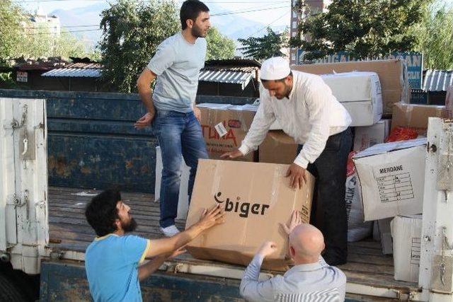 Kayserililerden Suriye&rsquo;ye Yardım Kamyonu 1