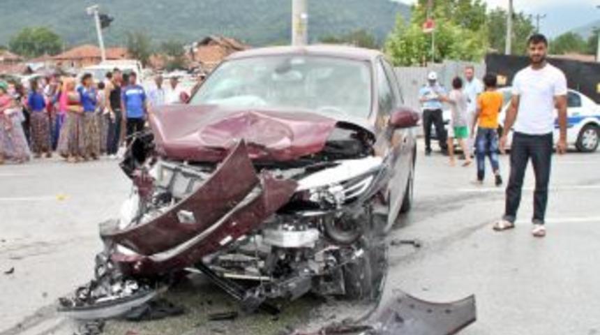 D&ouml;n&uuml;ş Ihlali Kazaya Neden Oldu: 6 Yaralı