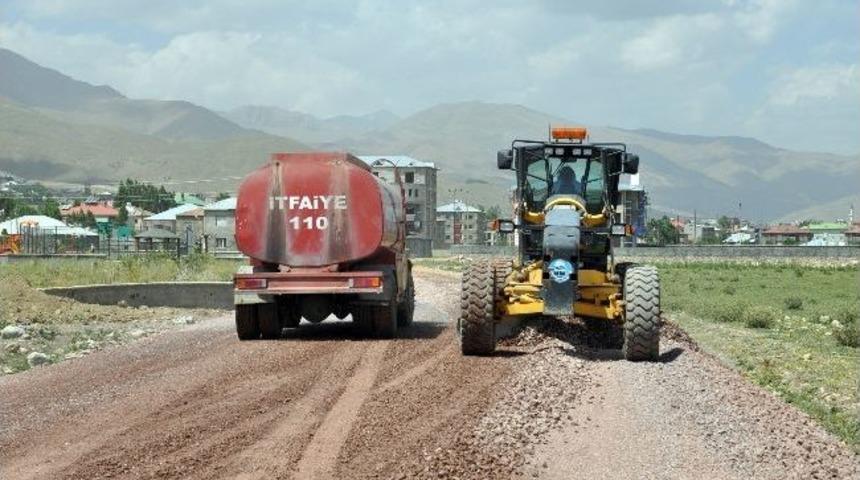 Y&uuml;ksekova&rsquo;da Yol &Ccedil;alışmaları S&uuml;r&uuml;yor