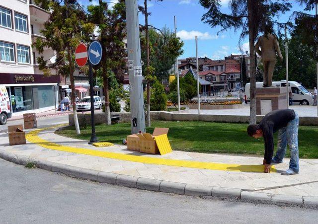 Merzifon’da Caddeler Görme Engelliler Için Yeniden Düzenleniyor