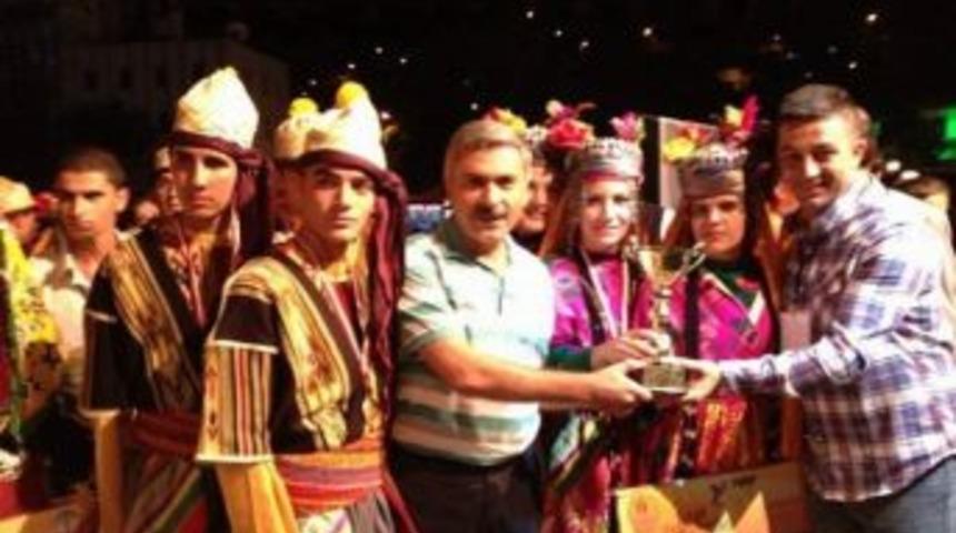 Şahinbey Belediyesi Halkoyunları Ekibi T&uuml;rkiye İkincisi Oldu