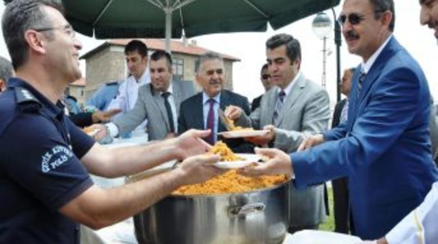 Kayseri Emniyet M&uuml;d&uuml;rl&uuml;ğ&uuml; Pilav G&uuml;n&uuml; D&uuml;zenledi