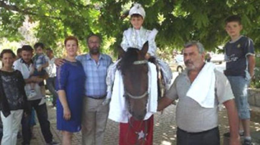 Eşi G&ouml;zleri &Ouml;n&uuml;nde &Ouml;ld&uuml;r&uuml;ld&uuml;