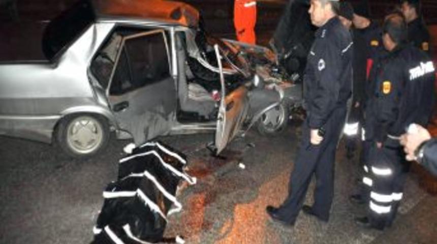 Otomobil Dereye Yuvarlandı: 2 &Ouml;l&uuml;