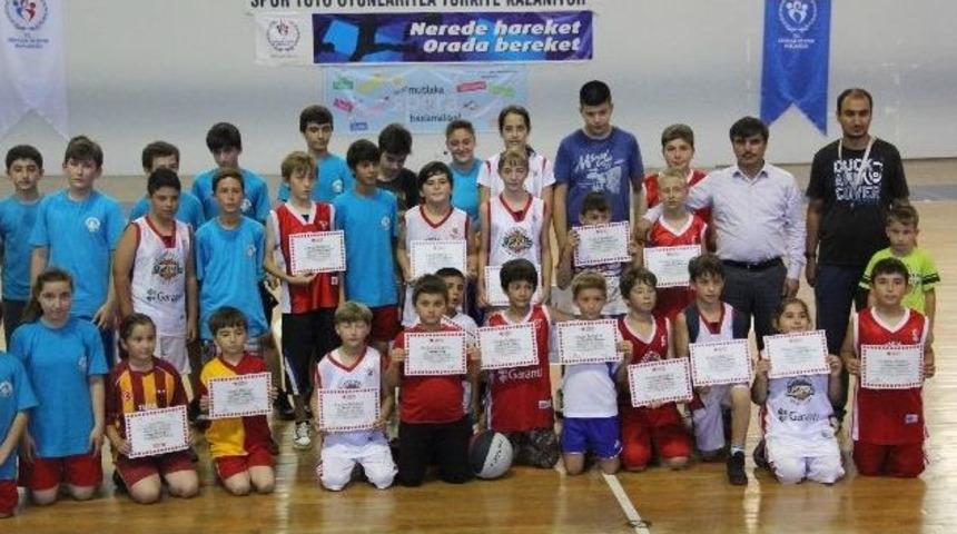 Basketbolcular &Ccedil;alışmalarını S&uuml;rd&uuml;r&uuml;yor