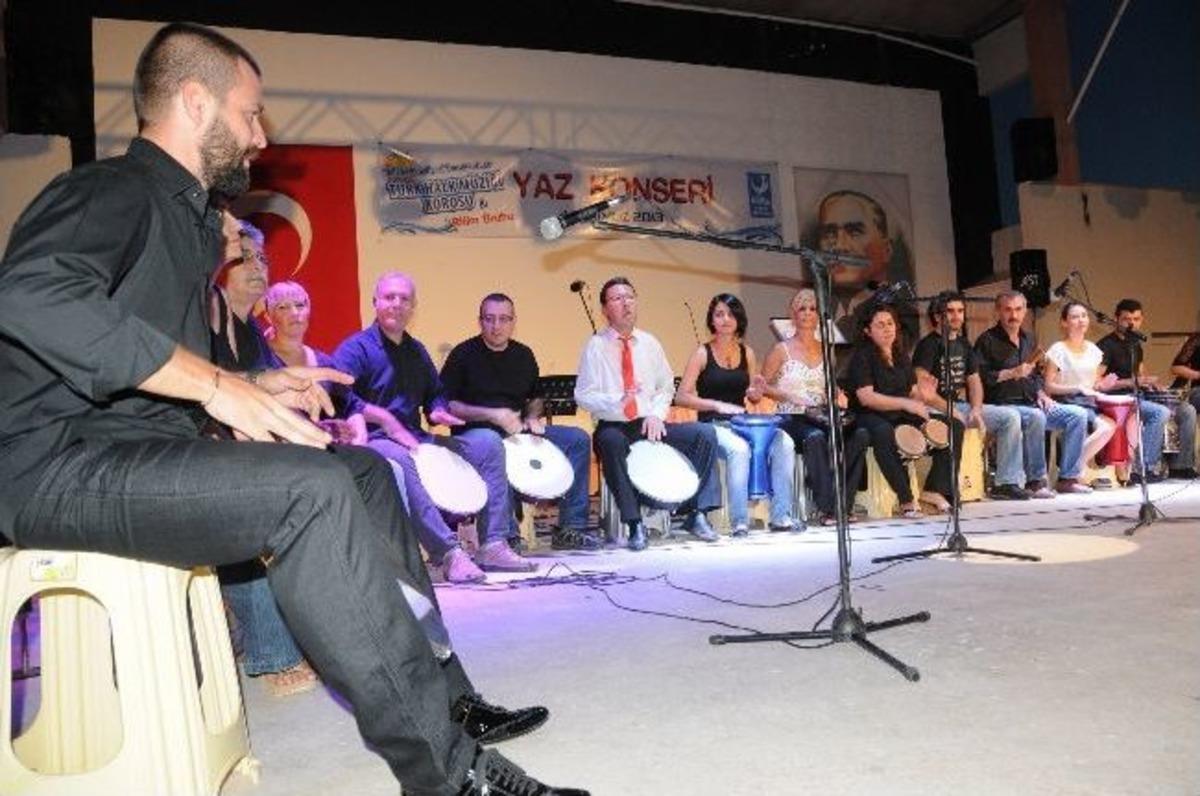 T&uuml;rk Halk M&uuml;ziği Korosu Aliağa&rsquo;yı Coşturdu