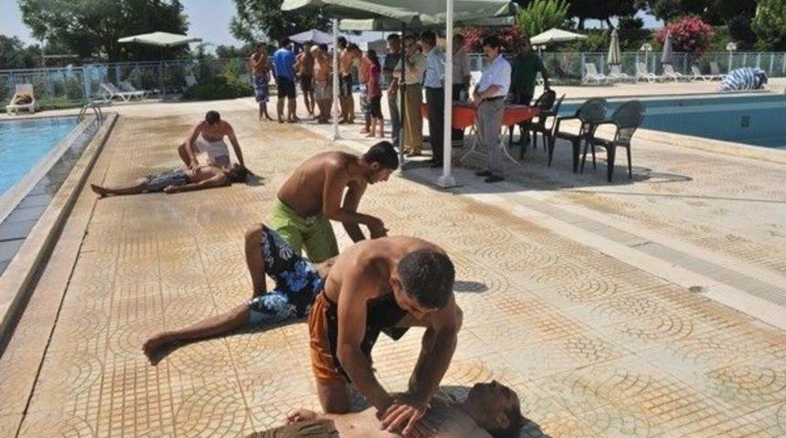 Mezitli Hem 3 Yılda 283 Kişiye Suda Cankurtaran Sertifikası Verdi