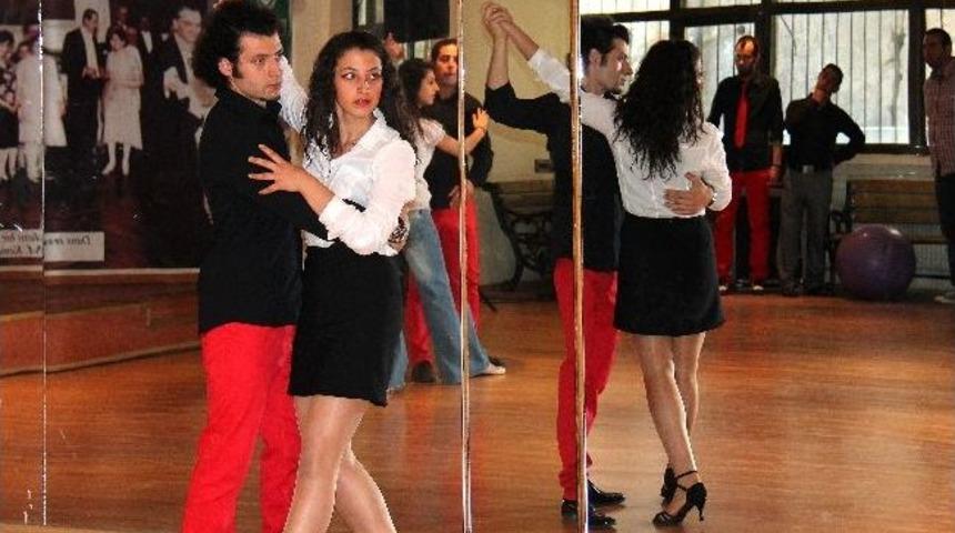 &Ccedil;ankaya Belediyesi Dans Ve G&ouml;steri Merkezi'nden 7 Ayda 850 &Ccedil;ankayalı Yararlandı