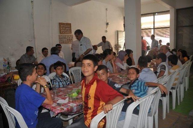 &Ouml;ks&uuml;z Ve Yetim &Ccedil;ocuklara Yemek İkramı 1