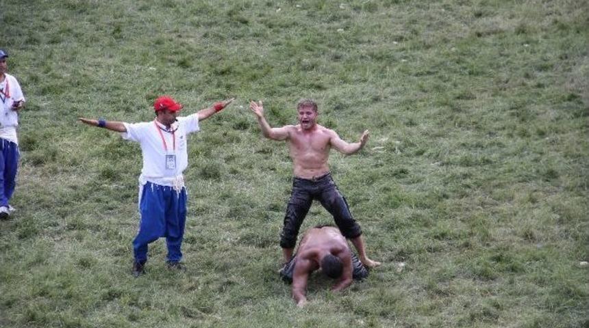 Başpehlivanlar &Uuml;&ccedil;&uuml;nc&uuml; Tura Y&uuml;kseldi