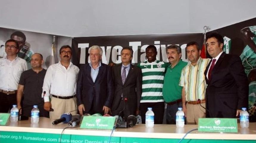 Bursaspor'un Milan'dan Transfer Ettiği Taye Taiwo İmzayı Attı: