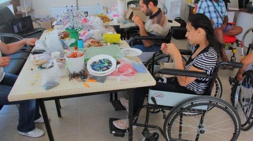 Engeliler Takı Ve Resim Kursu Sona Erdi