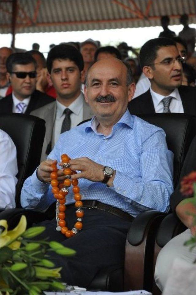 Bakan M&uuml;ezzinoğlu nun  ağa Tespihi  Merakı 1