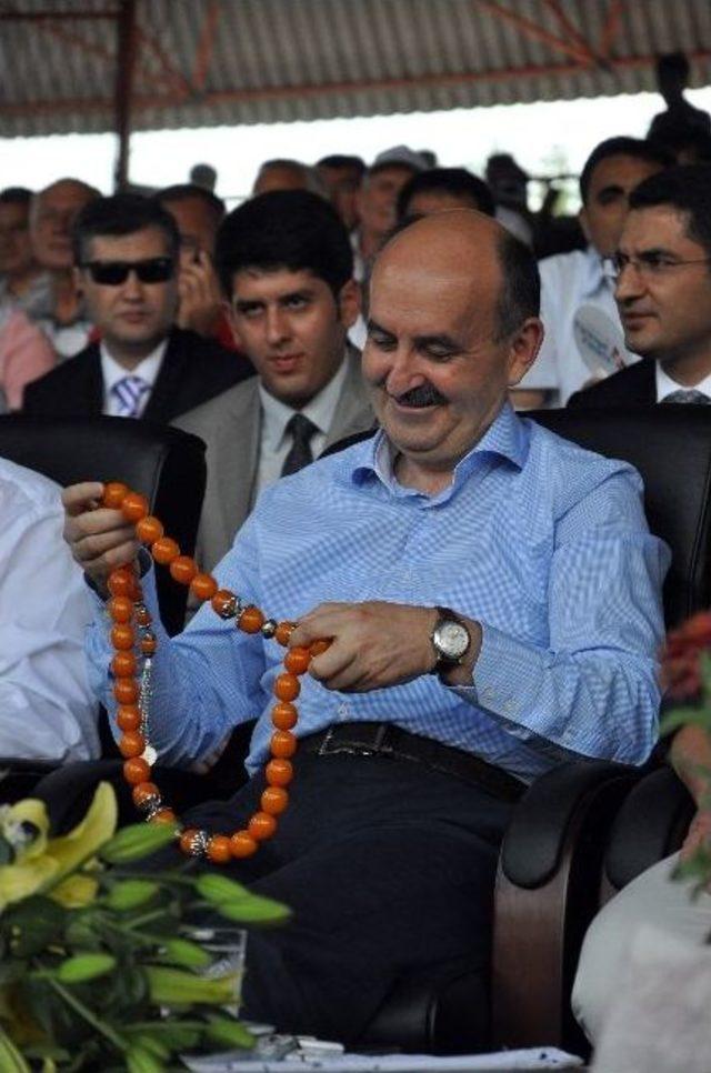 Bakan M&uuml;ezzinoğlu nun  ağa Tespihi  Merakı 2