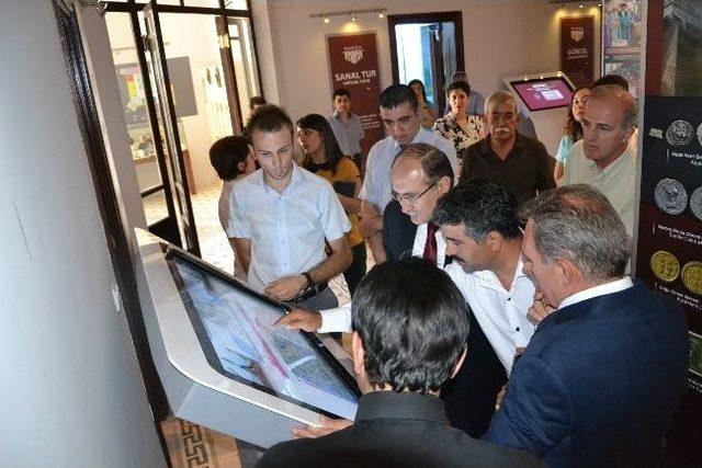 Vali Savaş Sanal Otob&uuml;s&uuml; İnceledi 1