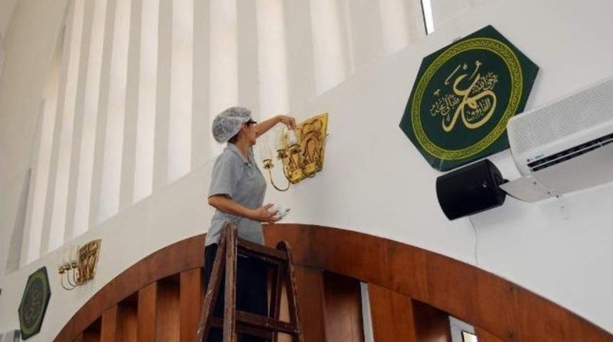 Camilerde Ramazan Temizliği