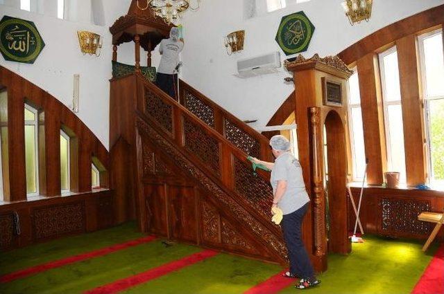 Camilerde Ramazan Temizliği 1