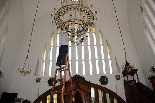 Camilerde Ramazan Temizliği 2