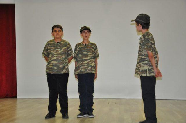 İngilizceyi Yabancı Hocalardan &Ouml;ğrendiler, H&uuml;nerlerini Tiyatroda Sergilediler 1