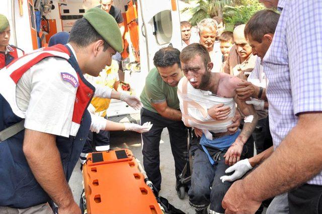 Soma da Iş&ccedil;i Taşıyan Servis Otob&uuml;s&uuml; Devrildi: 22 Yaralı 1