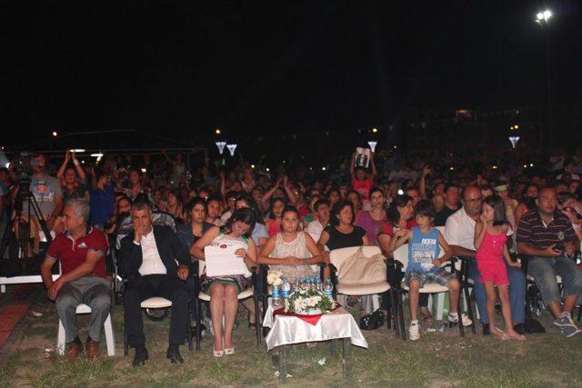 Manavgat Barış Suyu Festivali'nin Ikinci Gününde Kutsi Ve Gülşen Sahne Aldı