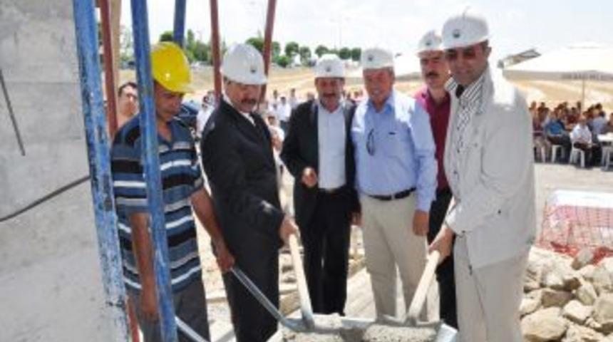 İncek'e Yapılacak Spor Ve K&uuml;lt&uuml;r Merkezinin Temeli Atıldı