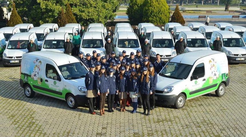 İzmir'de Belediye, &Ouml;ğrencilere 2.6 Milyon Liralık S&uuml;t Dağıtacak